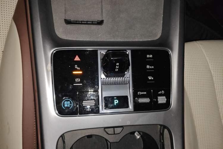 Used BYD Seal 07 DM-i 2025 DM-i 1.5L 125km Luxury Model Gear Lever