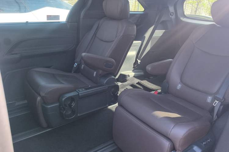 Used Toyota Granvia 2023 2.5L Hybrid Flagship VIP Edition Left Rear Seat