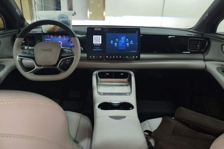Used BYD Sealion 06 New Energy 2025 Model DM-i 170 Navigation Pro Edition Center Console