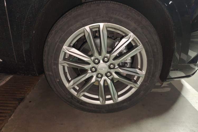 Used Cadillac XT6 2021 2.0T Six-Seater Four-Wheel-Drive Luxury Version Right Front Wheel Hub