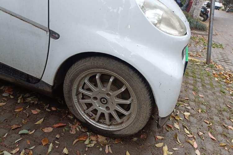 Used smart fortwo 2010 1.0 hardtop pure version Right Front Wheel Hub