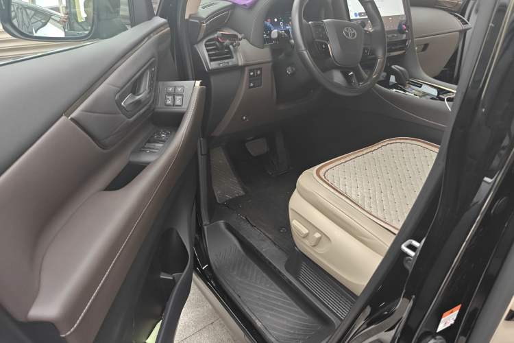 Used Toyota Alphard 2024 Dual-Engine 2.5L Deluxe Edition
