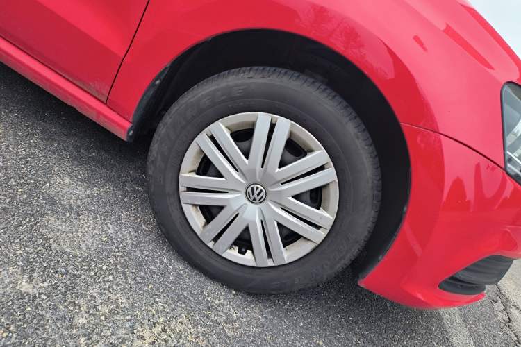 Used Volkswagen Polo 2014 1.4L Manual Fashion Edition Right Front Wheel Hub