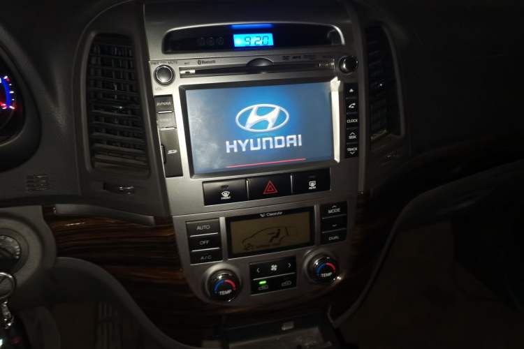 Used Hyundai Santa Fe Classic 2012 2.4 Comfort Edition 7-Seater Four-Wheel Drive
