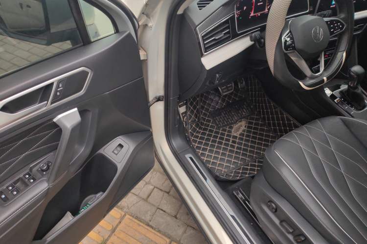 Used Volkswagen Tiguan L 2022 330TSI Automatic Two-Wheel Drive R-Line Enhanced Edition Interior 3