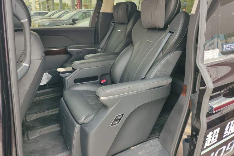 Used Hongqi HQ9 PHEV 2024 2.0T Four-Wheel Drive Luxury Edition Left Rear Seat