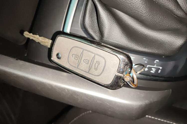 Used Renault Kadjar 2017 2.0L Two-Wheel Drive Comfort Edition Interior 1