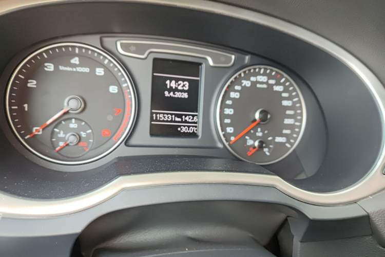 Used Audi Q3 2015 30 TFSI Ambition Edition Odometer Close Up