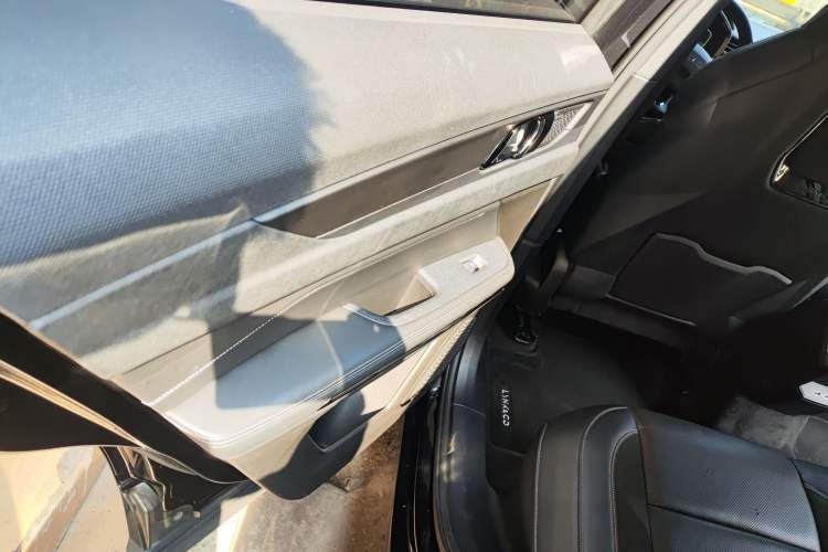 Used Lynk & Co 01 EM-P 2021 1.5TD PHEV Halo Interior 8