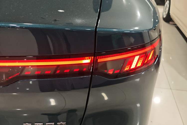 Used Nissan N7 2025 625 Max Right Rear Taillight