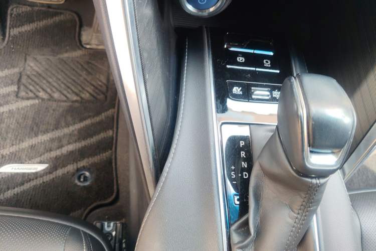 Used Toyota Harrier 2022 Dual-Engine 2.5L CVT Four-Wheel Drive Flagship Edition Gear Lever