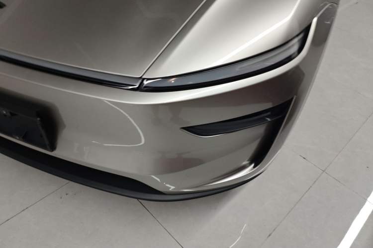 Used Tesla Model Y L 2025 Model Long-Range All-Wheel-Drive Version
