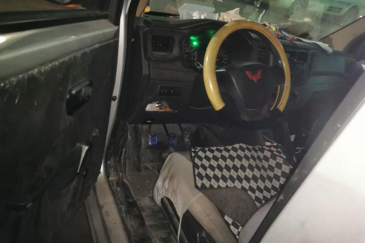 Used Wuling Hongguang V 2022 1.5L Jingqu Edition Electric-Assist LAR
