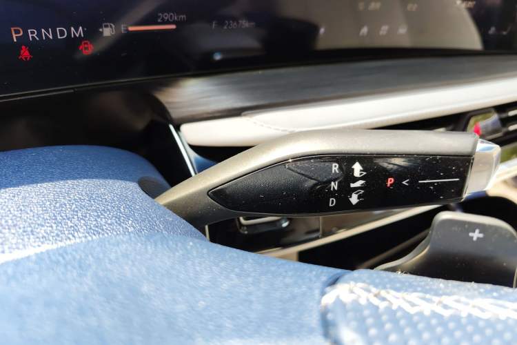 Used Buick Century 2023 2.0T Six-Seater Yinshi Edition Gear Lever