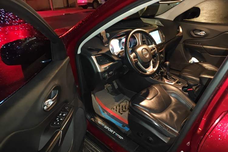 Used Jeep Cherokee 2016 2.0L Superior Edition