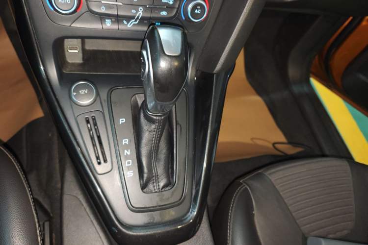 Used Ford Focus 2017 Hatchback 1.6L Automatic Fashion Edition Smart Drive Version Gear Lever