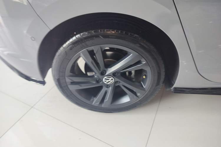 Used Volkswagen Golf 2023 Facelift 280TSI DSG R-Line Right Rear Wheel Hub