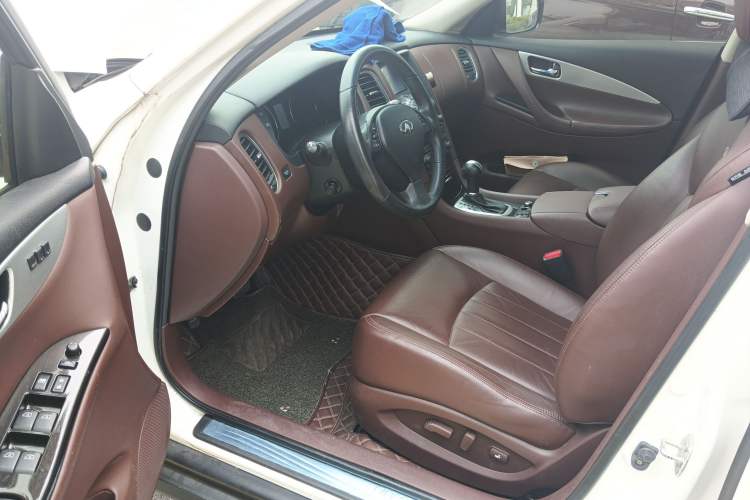 Used Infiniti QX50 2013 2.5L Two-Wheel-Drive Elegant Edition