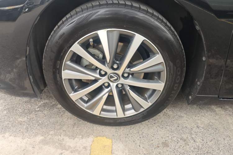 Used Lexus ES 2018 300h Premier Edition China V Standard
