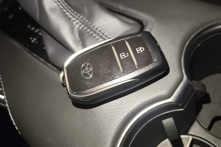 Used Toyota Harrier 2022 2.0L CVT Two-Wheel Drive Luxury Edition
