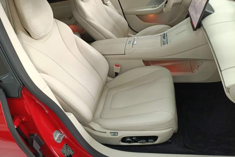 Used Hima Luxeed S7 2025 785 km Ultra