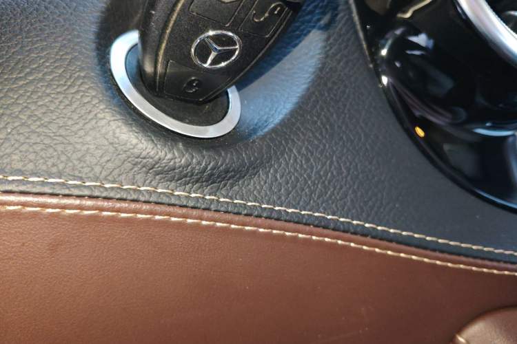 Used Mercedes-Benz Vito 2021 2.0T Elite Version 7 Seats
