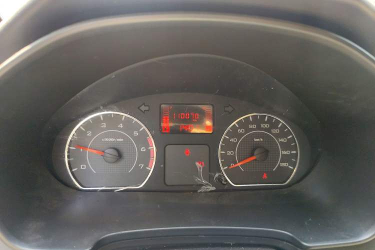 Used Wuling Hongguang V 2019 1.5L Jingqu Edition Sealed-Window Vehicle China VI LAR Odometer Close Up