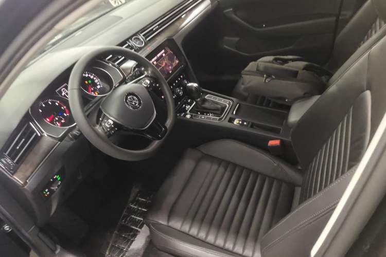 Used Volkswagen Magotan 2019 330TSI DSG Luxury Version China VI Standard Left Front Seat