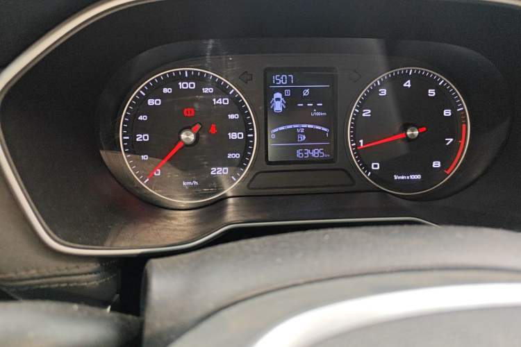 Used Roewe RX3 2018 1.6L Manual Flagship Edition Odometer Close Up