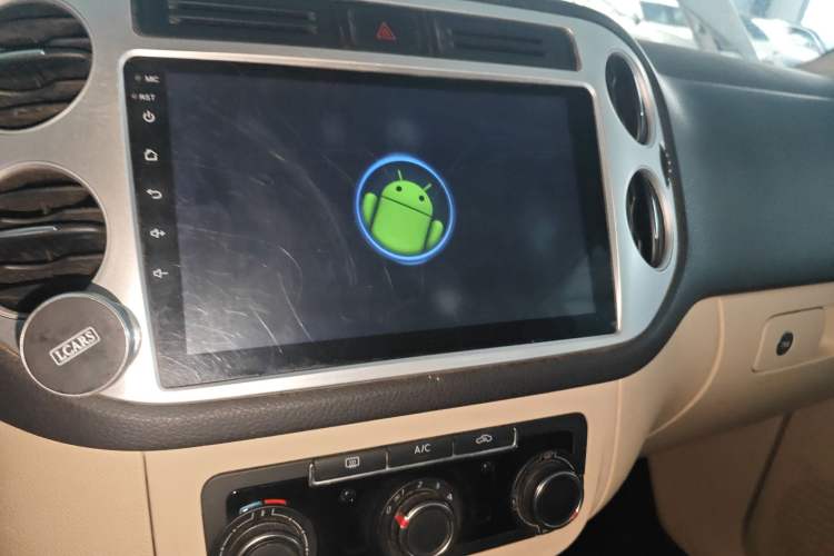 Used Volkswagen Tiguan 2015 1.8TSI Manual Two-Wheel Drive Fashion Edition Audio And AC Panel