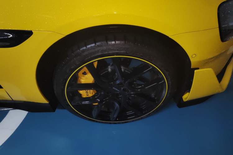 Used Xiaomi Auto SU7 Ultra 2025 Ultra Model Right Front Wheel Hub