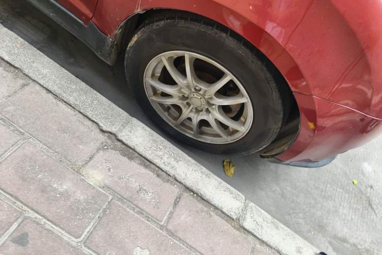 Used Suzuki Swift 2012 1.3L Manual Value Edition Right Front Wheel Hub