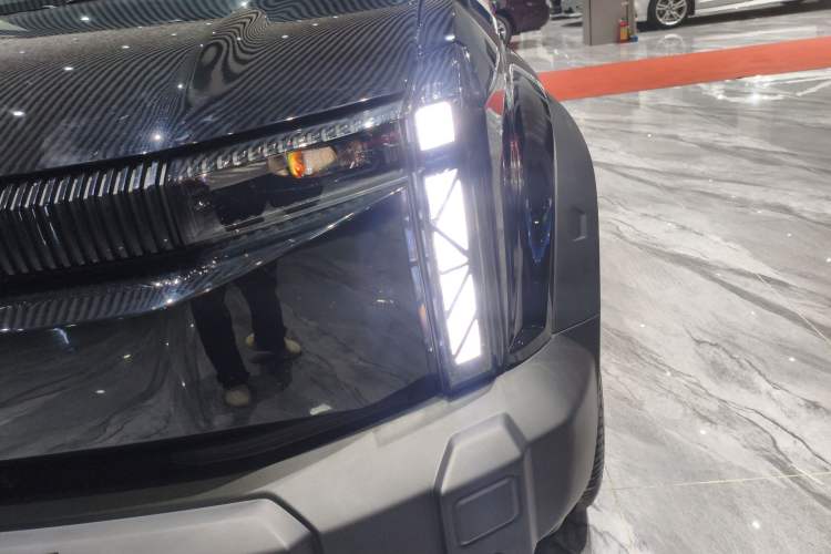 Used iCAR 03 2024 501km Two-Wheel Drive Long-Range Version Left Front Headlight