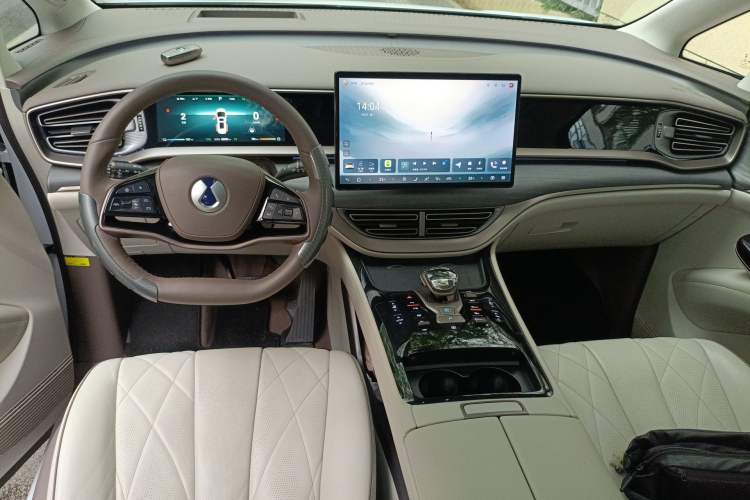 Used Denza D9 2022 DM-i 970 Four-Wheel Drive Flagship Model
