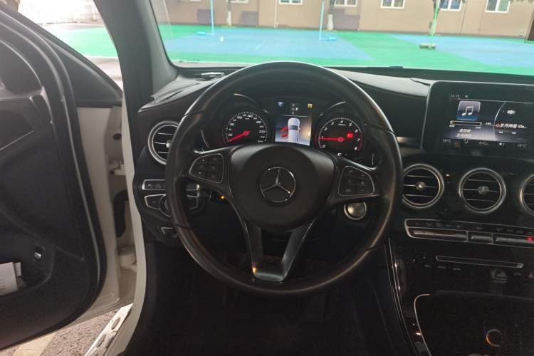 Used Mercedes-Benz GLC 2018 GLC 260 4MATIC Luxury Model
