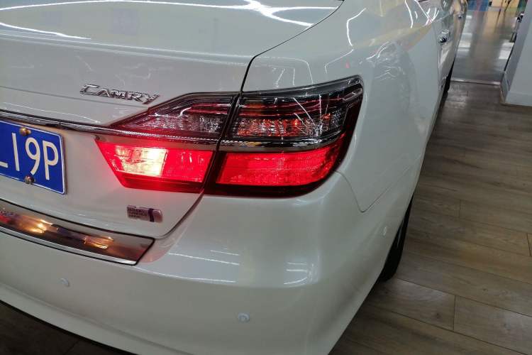 Used Toyota Camry 2015 Dual-Engine 2.5 HG Luxury Navigation Edition Right Rear Taillight