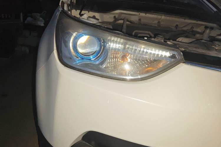 Used BAIC New Energy EC 2017 EC180 Elegant Edition Right Front Headlight