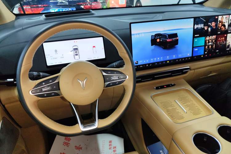 Used VOYAH Dream 2025 PHEV Four-Wheel-Drive Flagship Kunpeng Edition
