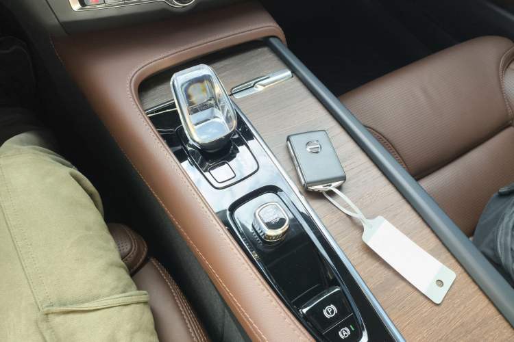 Used Volvo V90 2023 Cross Country B5 AWD Prestige Edition
