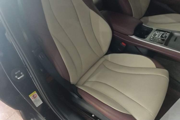 Used BYD Seal 2023 DM-i 1.5T 121km Prestige Model Right Front Seat