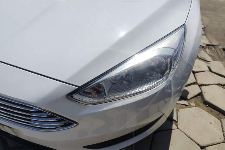 Used Ford Focus 2018 Sedan Classic 1.6L Automatic Trendy SmartDrive Edition Left Front Headlight