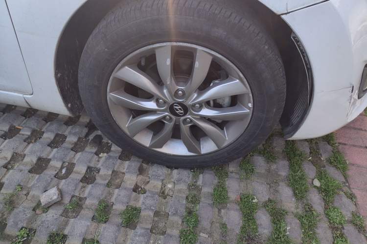 Used Hyundai Elantra (5th Generation / Langdong) 2015 1.6L Automatic Fashion Model