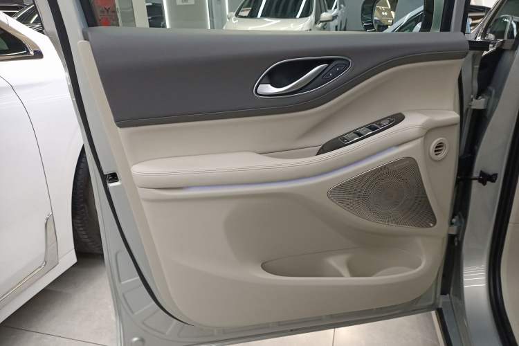 Used VOYAH Dream 2024 PHEV Extended-Range Premium Edition
