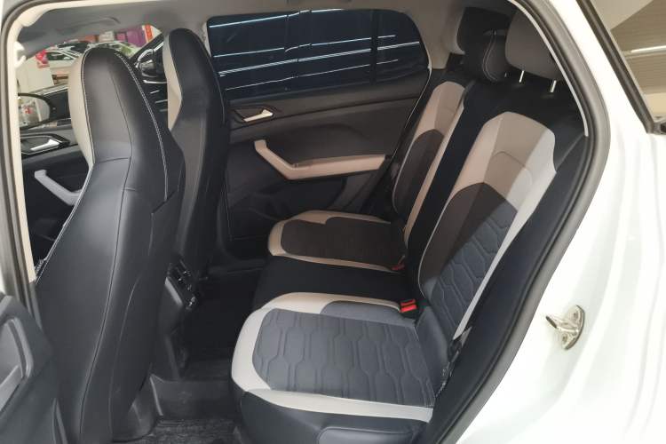 Used Volkswagen Tharu 2025 New Sharp 1.5L Ambitious Edition Left Rear Seat