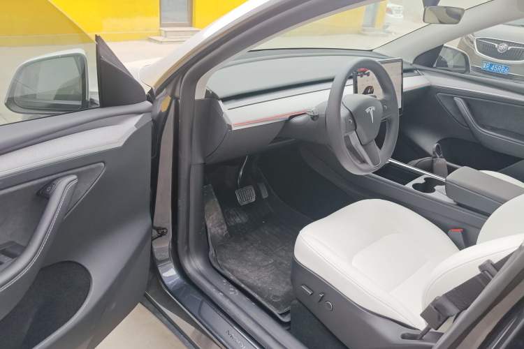Used Tesla Model Y 2024 Long-Range All-Wheel-Drive Version Driver Seat