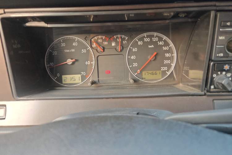 Used Volkswagen Santana Classic 2007 1.8L Jingchang Model Odometer Close Up