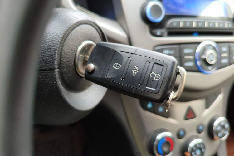 Used Chevrolet Aveo Sonic 2014 Sedan 1.4SL MT Comfort Edition
