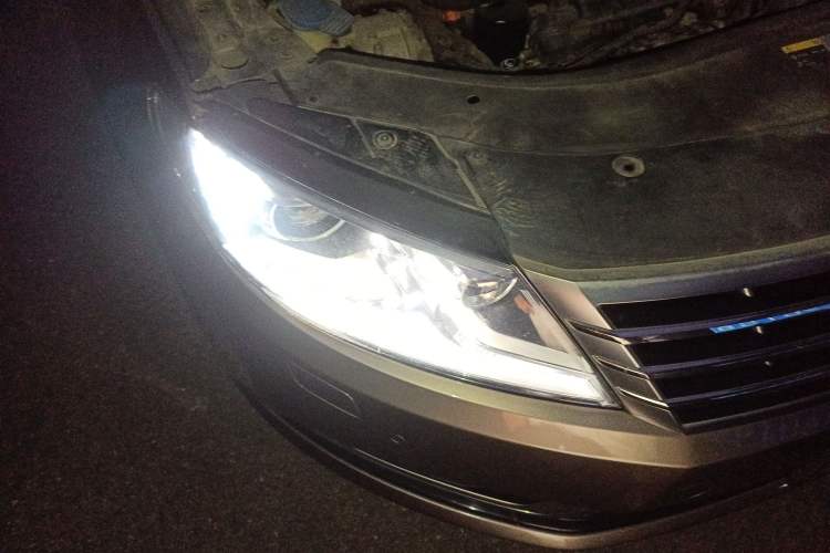 Used Volkswagen FAW-Volkswagen CC 2013 2.0 TSI Luxury Model Right Front Headlight