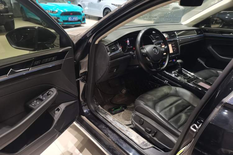 Used Volkswagen Phideon 2018 Revised Version 380TSI Two-Wheel Drive Business Edition
