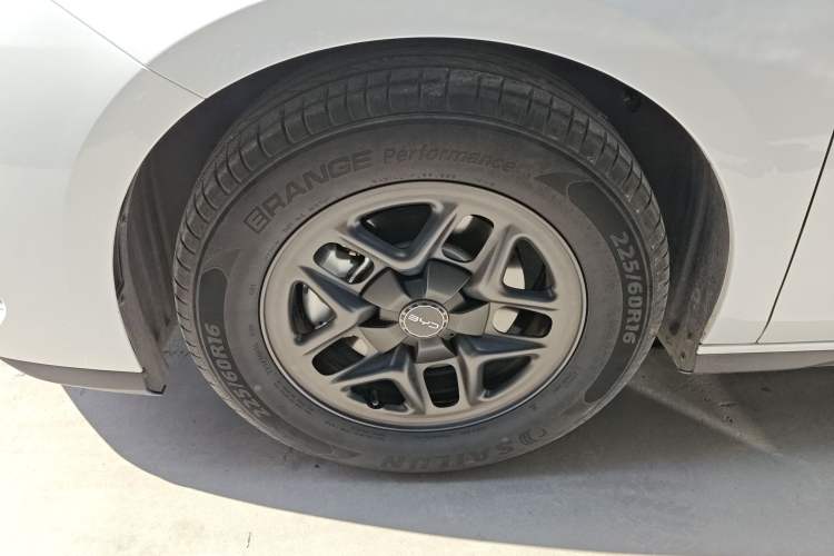Used BYD Seal 05 DM-i 2025 DM-i Smart Drive 55KM Luxury Model Left Front Wheel Hub